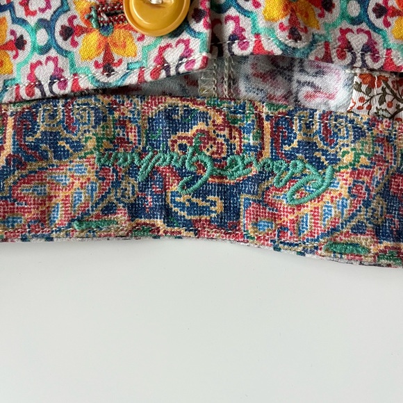 🌼 Blossom into Style with Flower Pattern Shorts! 🌼 - Picture 3 of 5